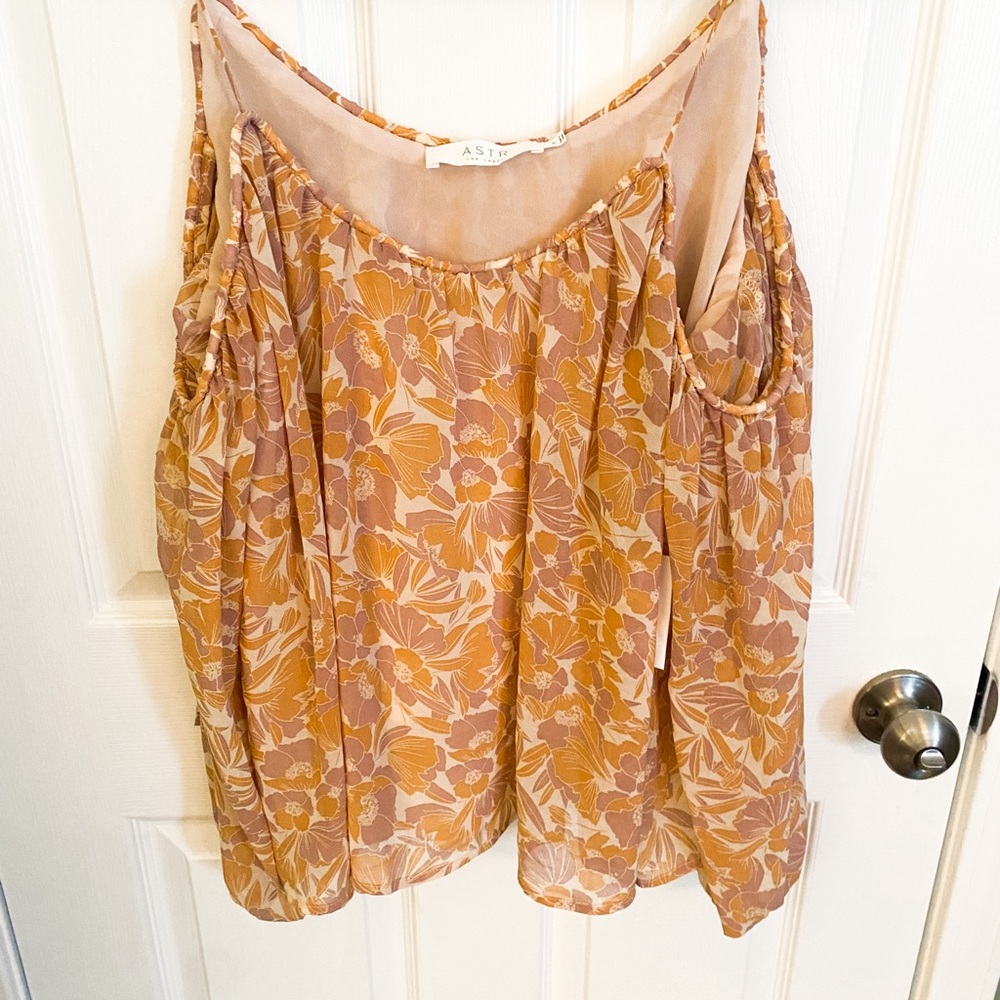 Astr the label top